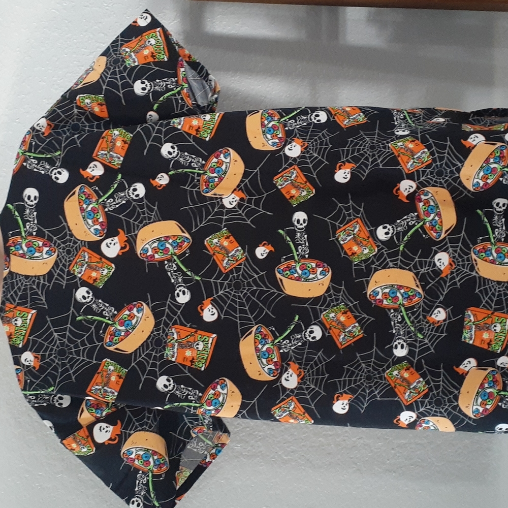 Halloween Scrub Top Large - Picture 4 of 5